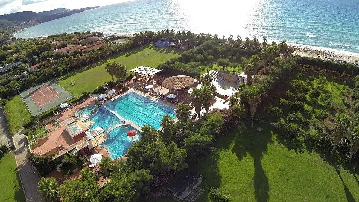 Resort Sciabache a Zambrone (VV), vista della struttura fronte mare
